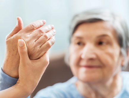 Elder-pain-in-hand.